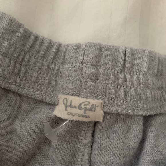 BRANDY MELVILLE ROSA SHORT - Picture 2 of 2